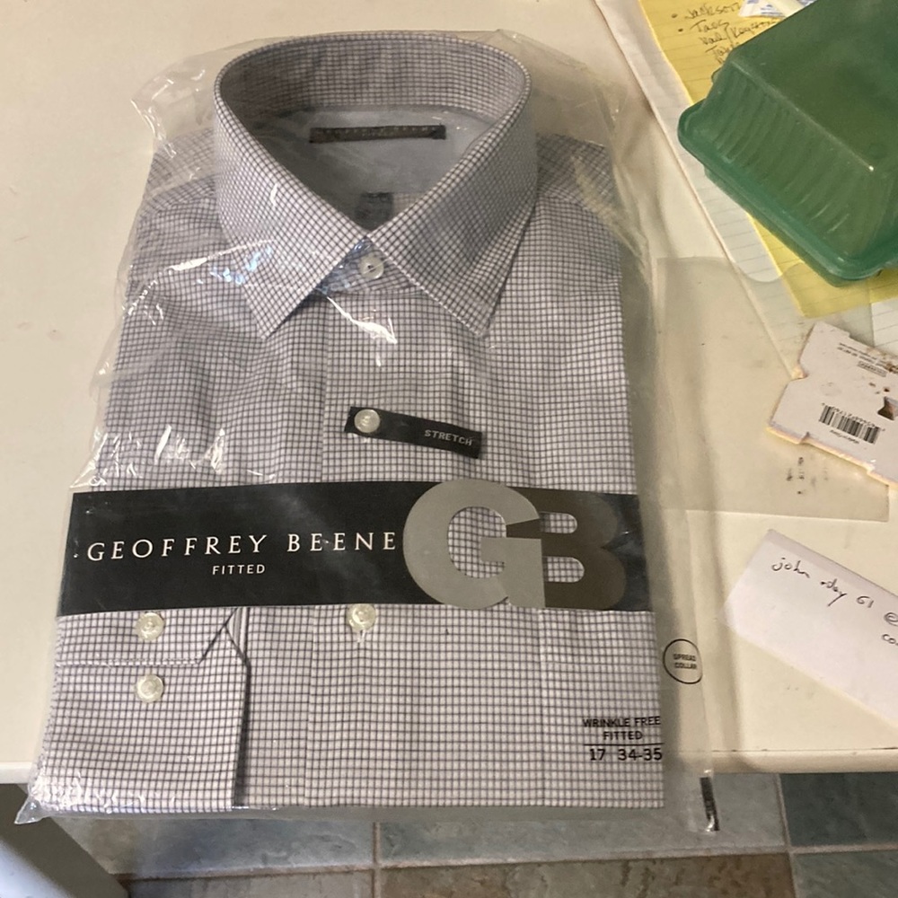 Geoffrey Beene spread collar fitted dress shirt